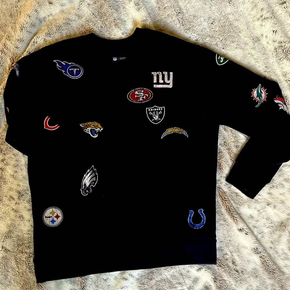 Worn once for an event. No longer needed